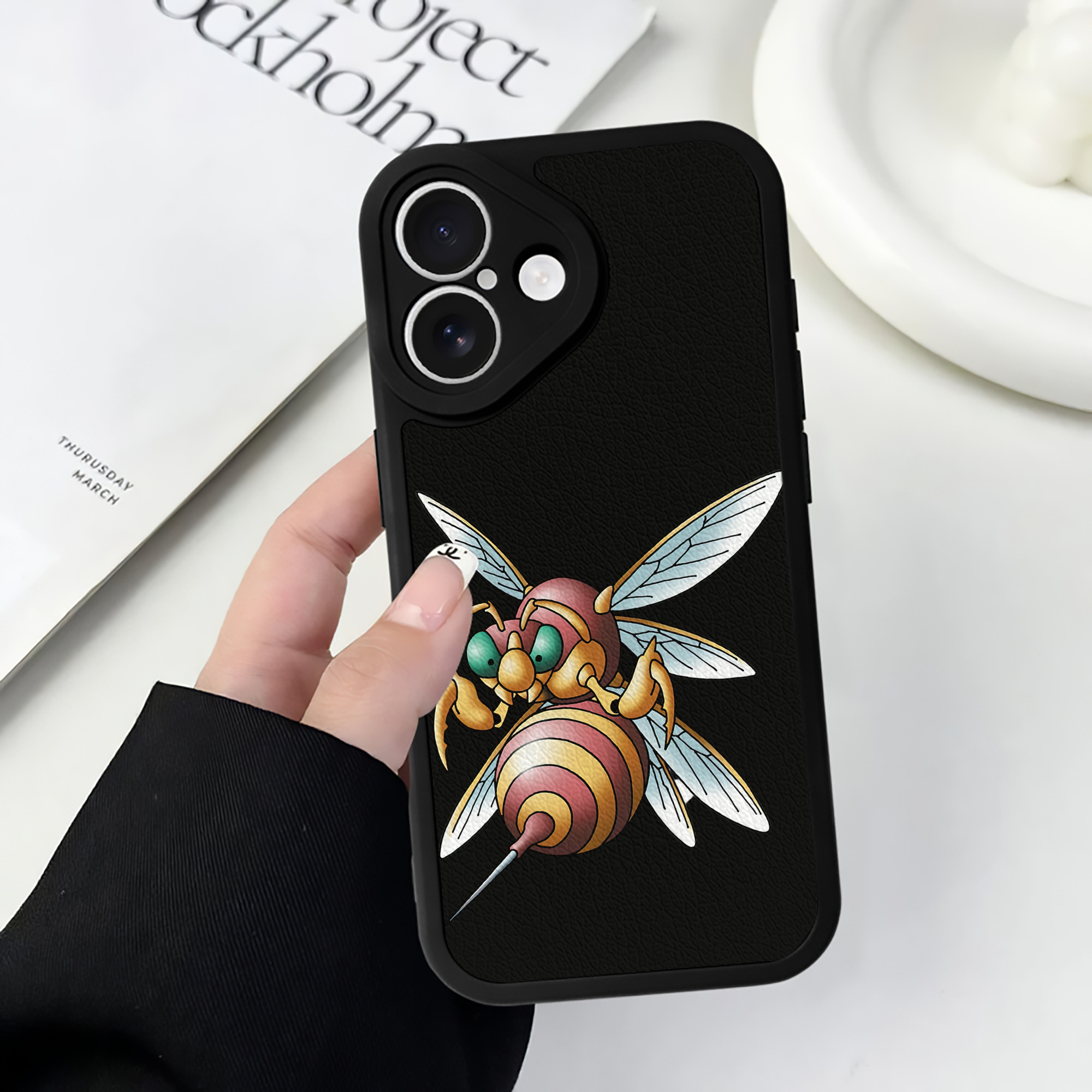 （画像用） ドラゴンクエスト Doragon Kuesuto Dragon Quest 【iPhone 16シリーズ対応】シリコンスマホケース（レザー調） 材質：シリコン